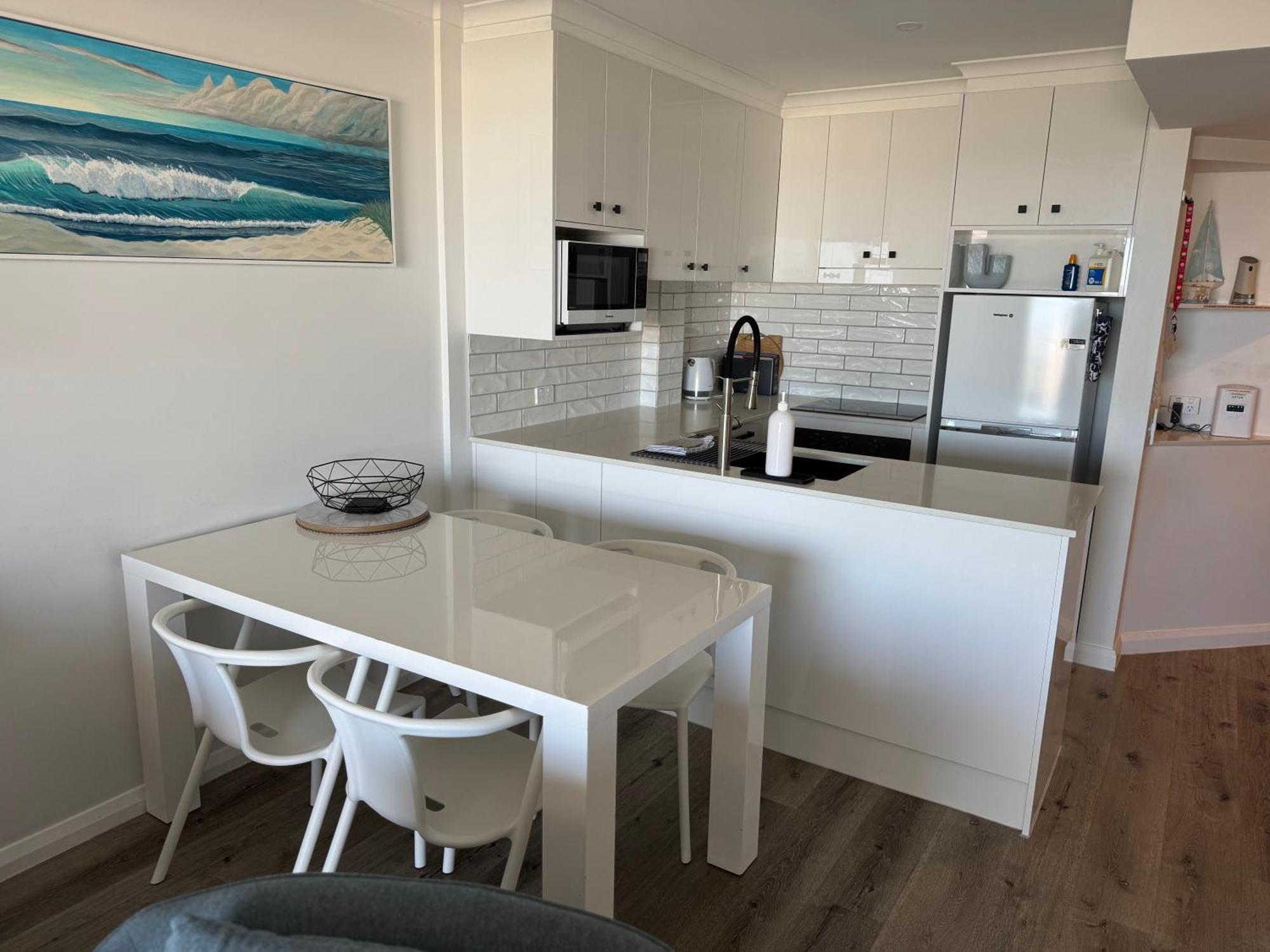 Ocean View - Alexandra Headlands Beachfront Unit Exteriör bild